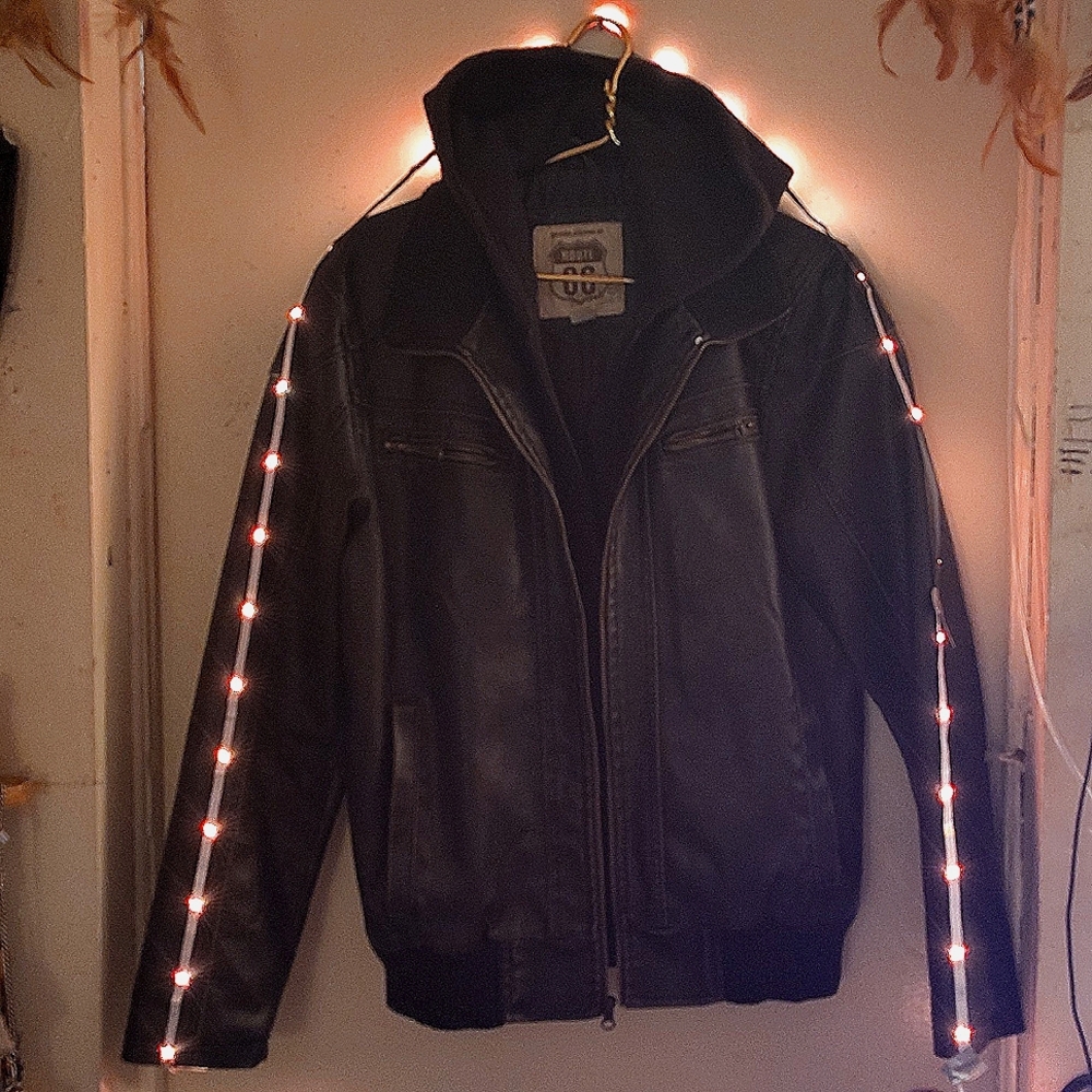Route 66 leather jacket size Medium mens. Color black with liner.